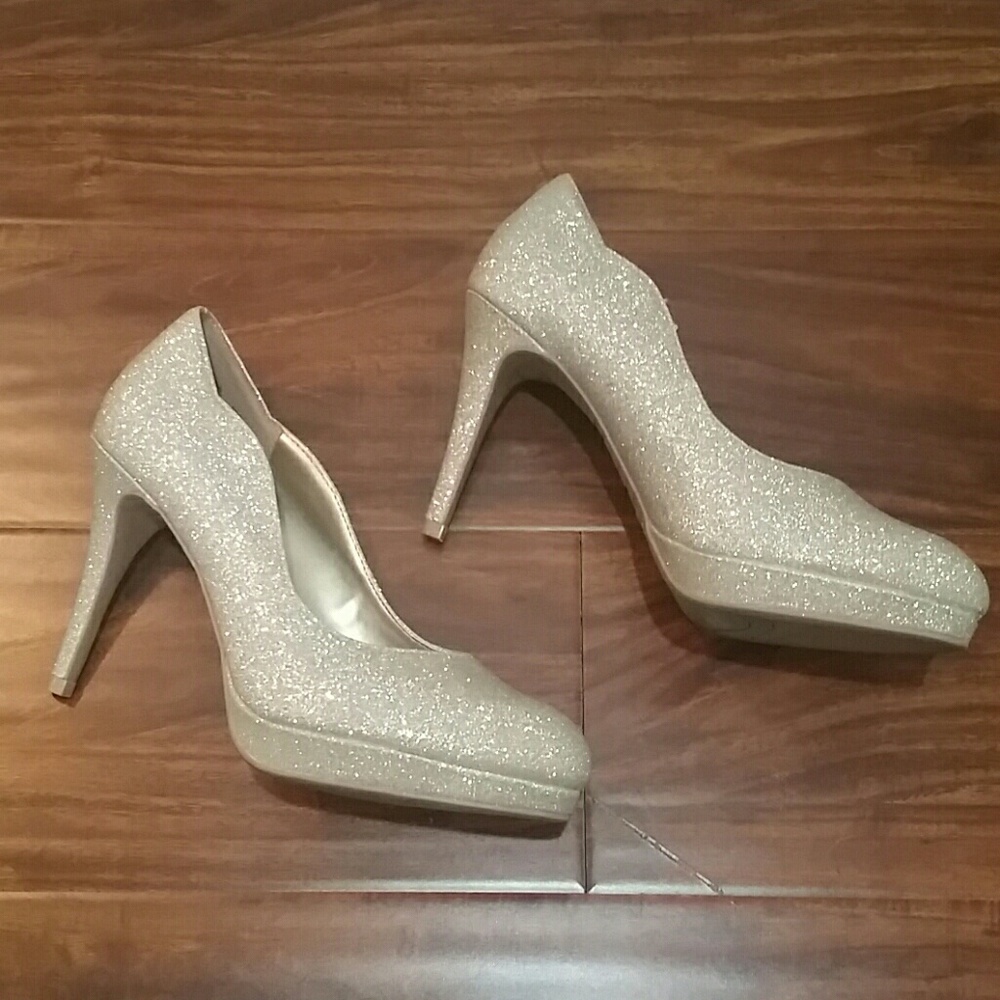 Sparkly Gold Shimmer Glitter Heels NWT (size 8)